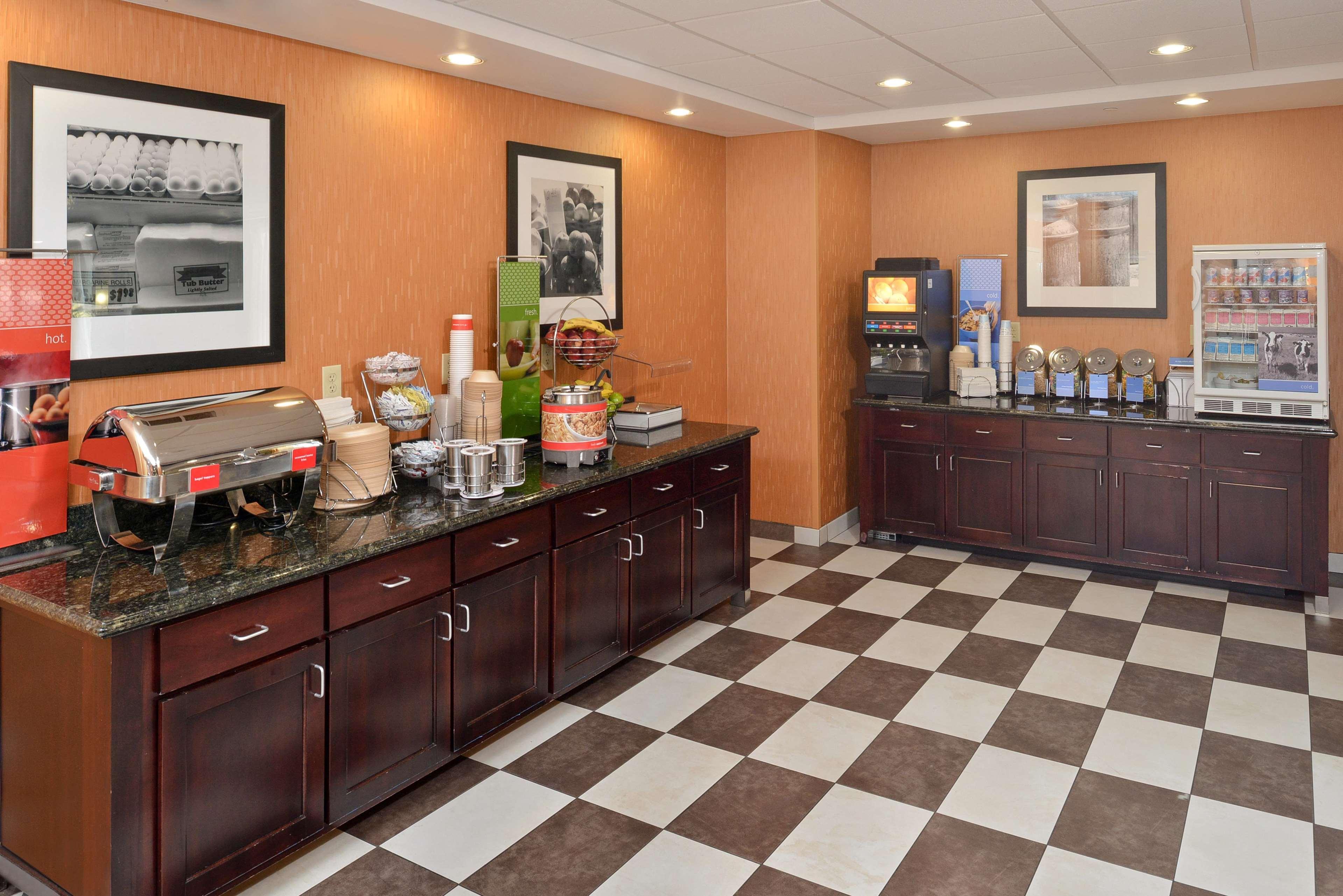 Hampton Inn Muscatine Екстер'єр фото