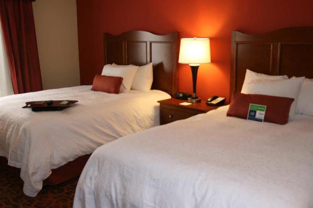 Hampton Inn Muscatine Номер фото