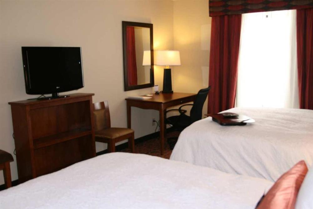 Hampton Inn Muscatine Номер фото