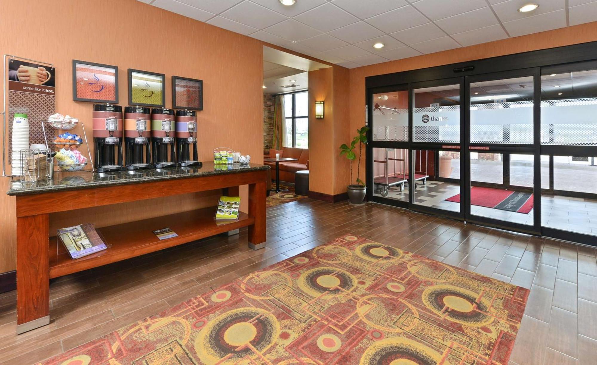 Hampton Inn Muscatine Екстер'єр фото